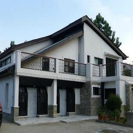Jeelani Guest House Сринагар Экстерьер фото