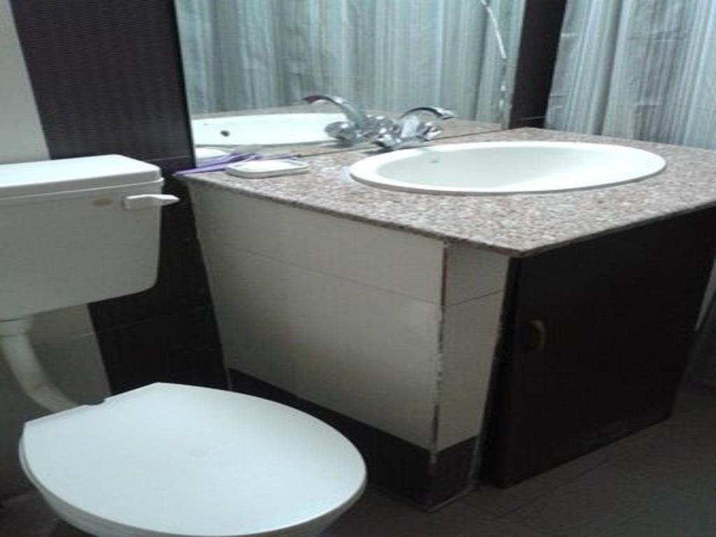 Jeelani Guest House Сринагар Номер фото
